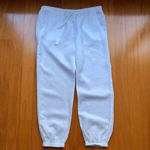 Light and loose low rise pants